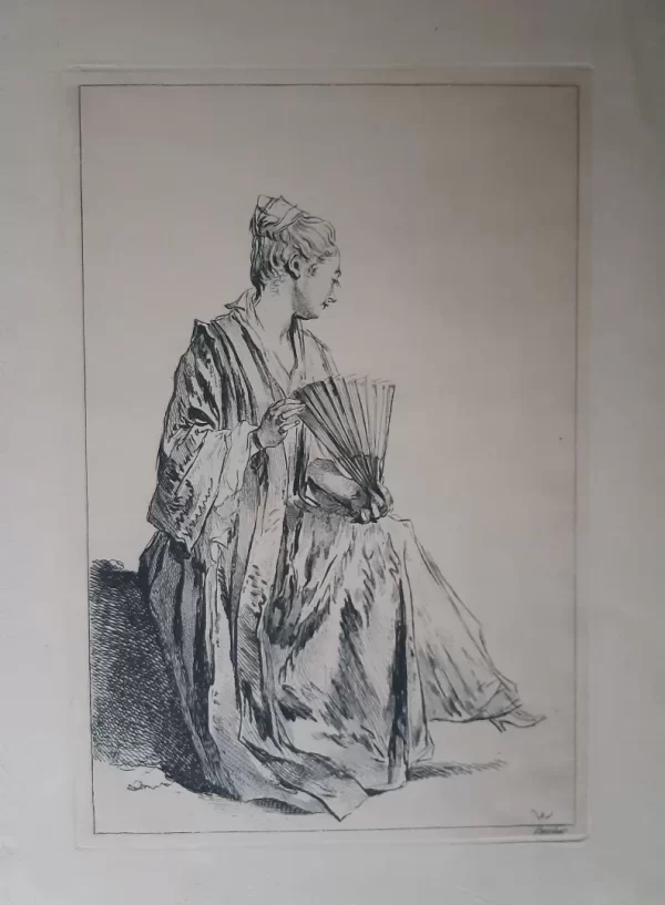 Femme assise, de profil à droite, jouant de l'eventail